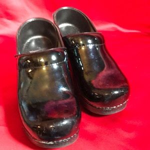 Dansko Rainbow Iridescent Clogs SZ 36